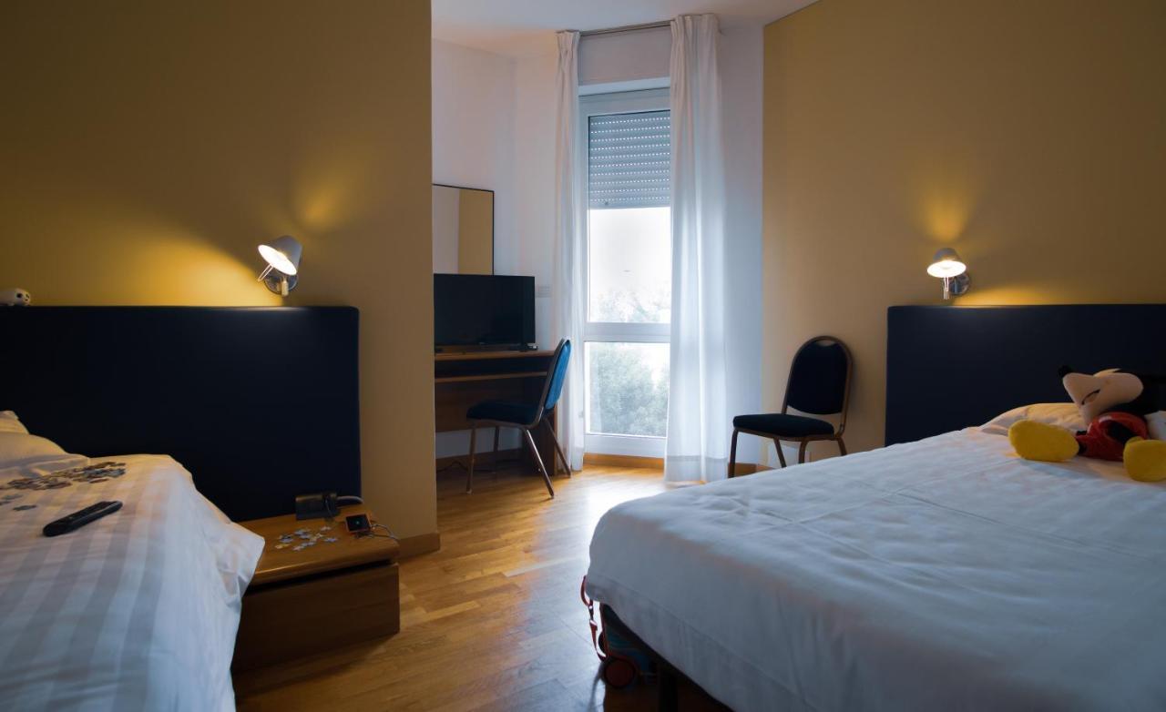 Mistral2 Hotel Οριστάνο Εξωτερικό φωτογραφία
