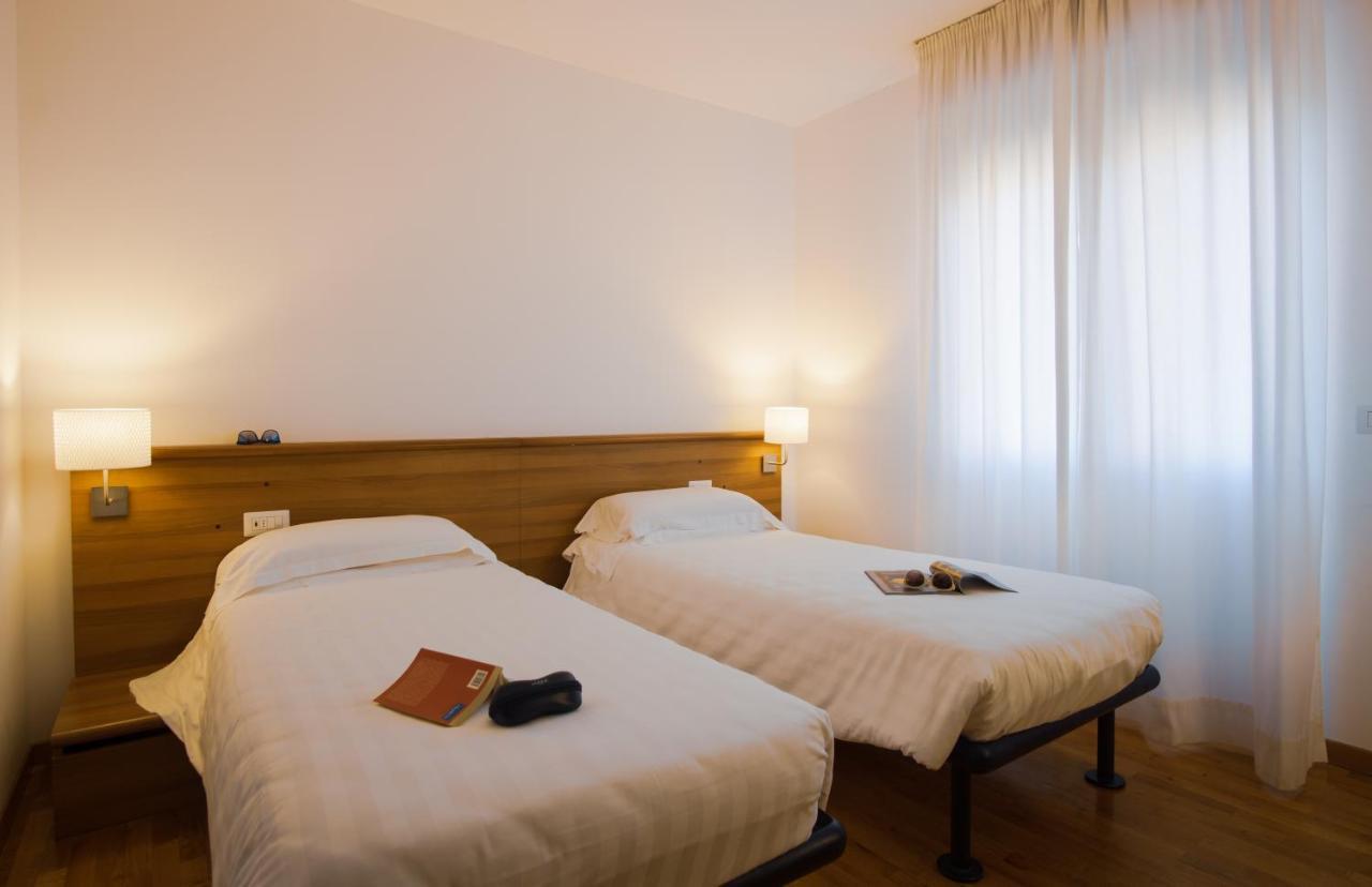 Mistral2 Hotel Οριστάνο Εξωτερικό φωτογραφία