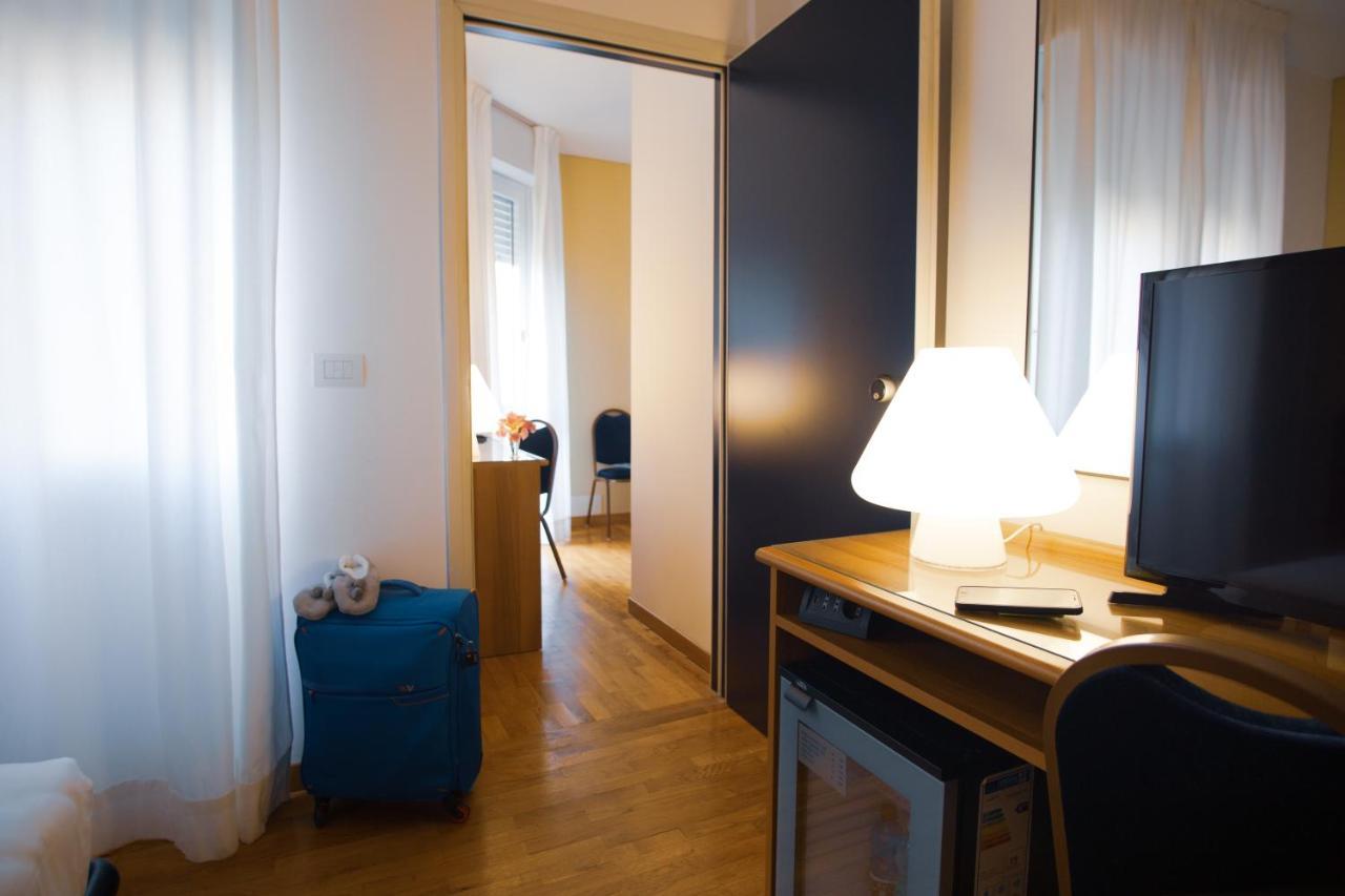 Mistral2 Hotel Οριστάνο Εξωτερικό φωτογραφία