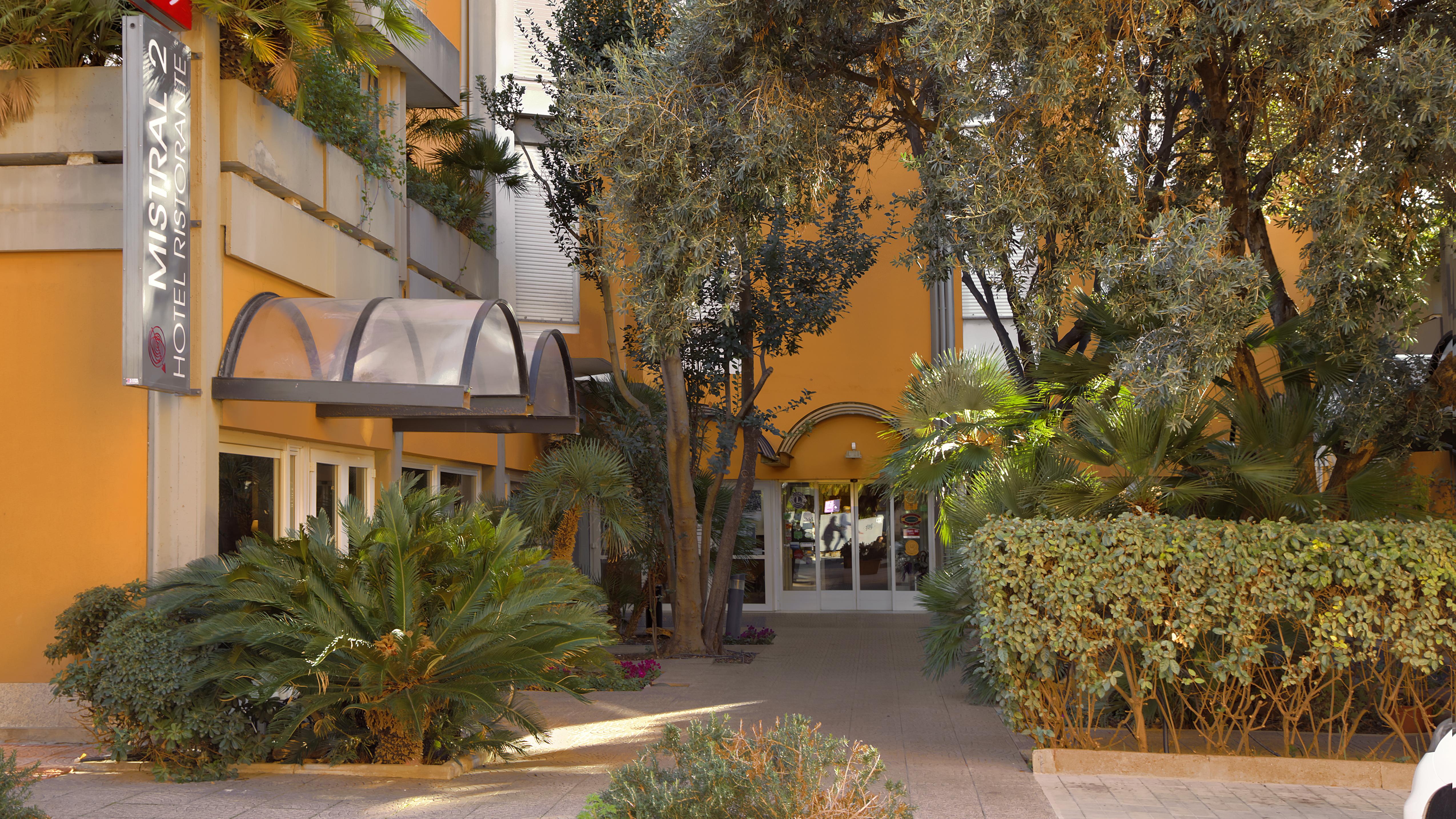 Mistral2 Hotel Οριστάνο Εξωτερικό φωτογραφία