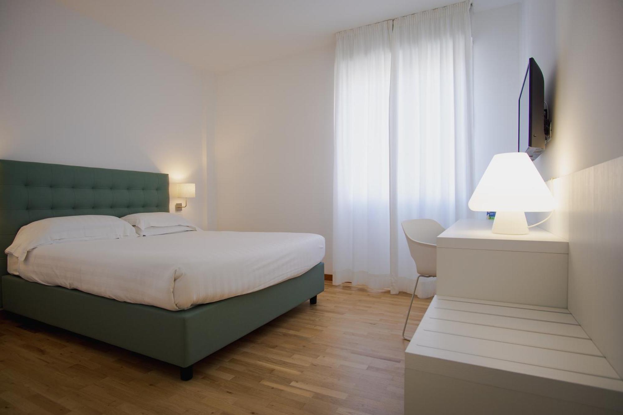 Mistral2 Hotel Οριστάνο Εξωτερικό φωτογραφία