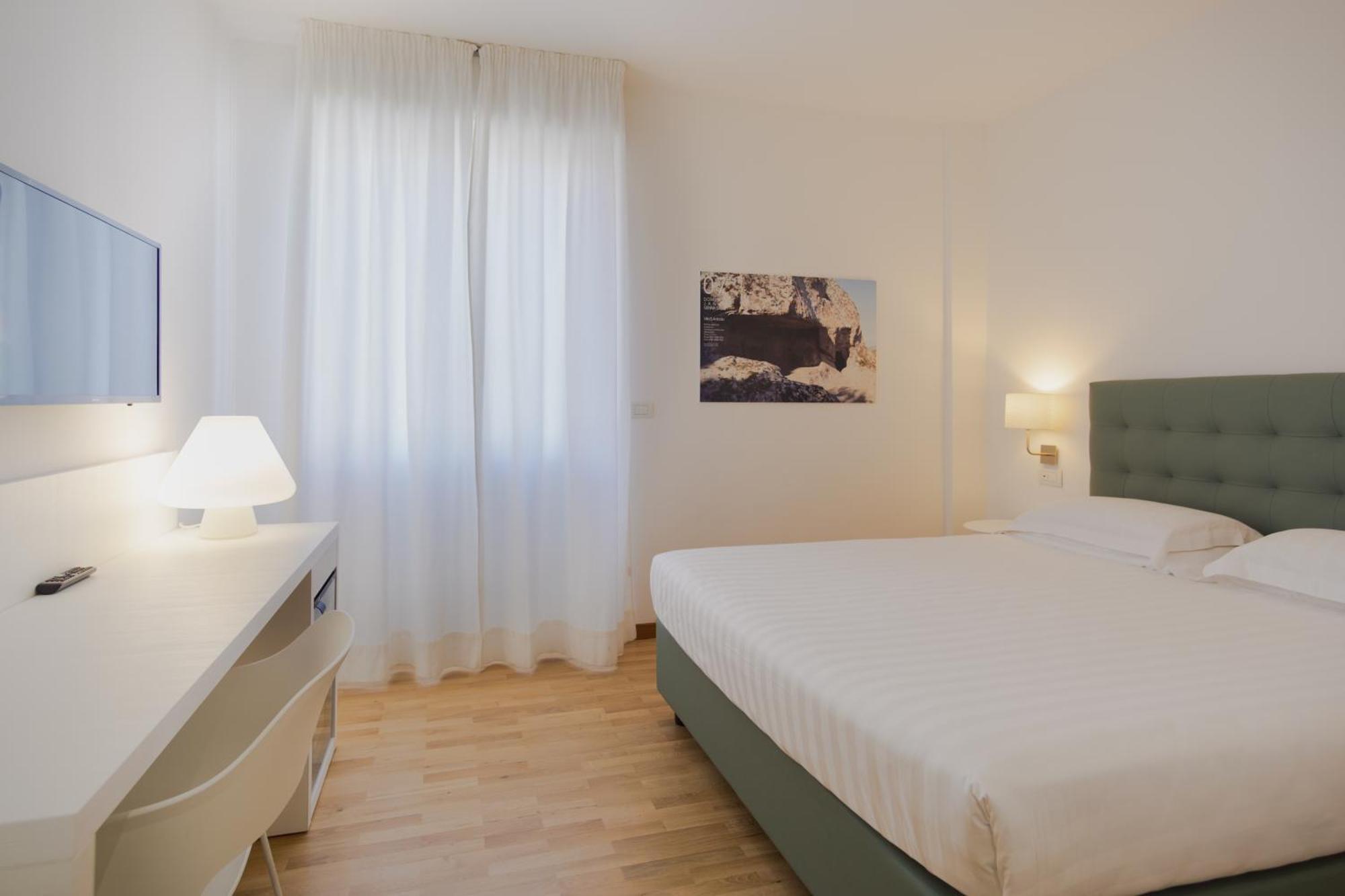 Mistral2 Hotel Οριστάνο Εξωτερικό φωτογραφία